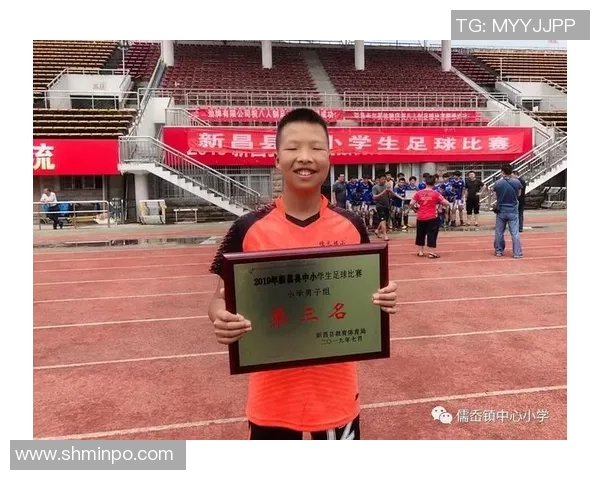 浙江足球俱乐部球星风采展现拼搏精神成就辉煌足球梦想