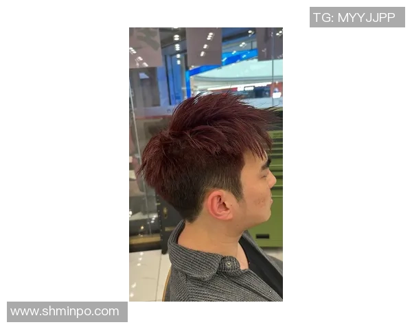 足球明星鲨鱼鳍发型引领潮流成为赛场新风尚 足球明星鲨鱼鳍发型引领潮流成为赛场新风尚