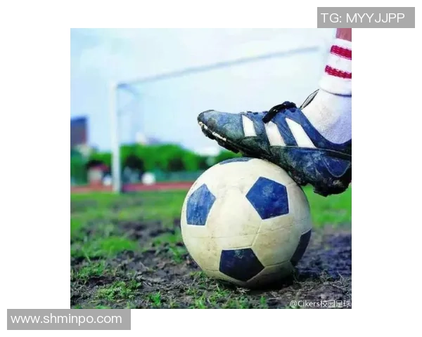 足球球星手环荧光：时尚潮流与体育热情的完美结合