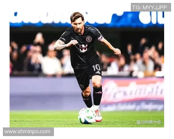 球星壁纸与足球风采完美融合展现运动激情与经典时刻