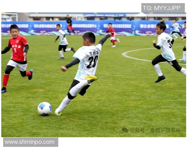 足球巨星齐聚绿茵场欢乐庆祝元旦共迎新年精彩瞬间